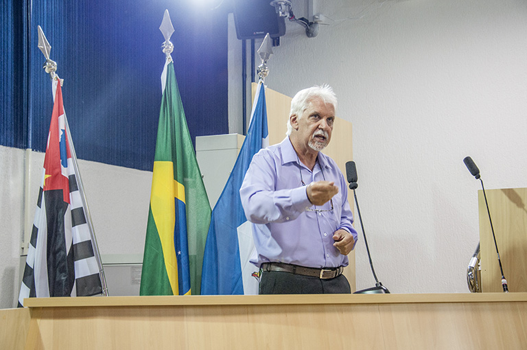 Radialista Pedro Luiz tem trabalho reconhecido pela Câmara de Taubaté