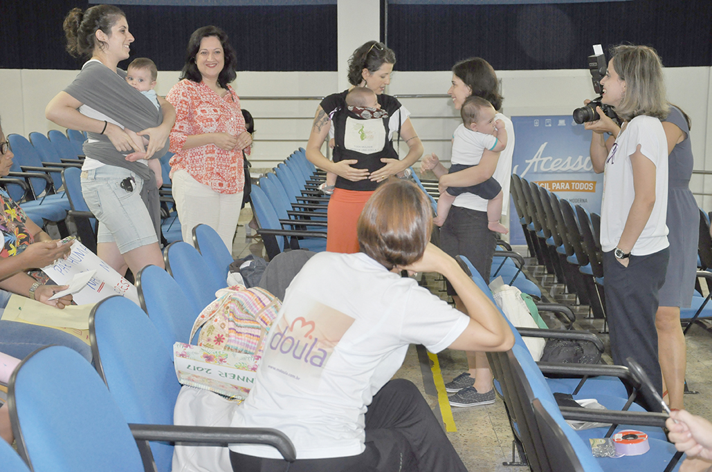 Atuação das doulas é discutida na Câmara de Taubaté