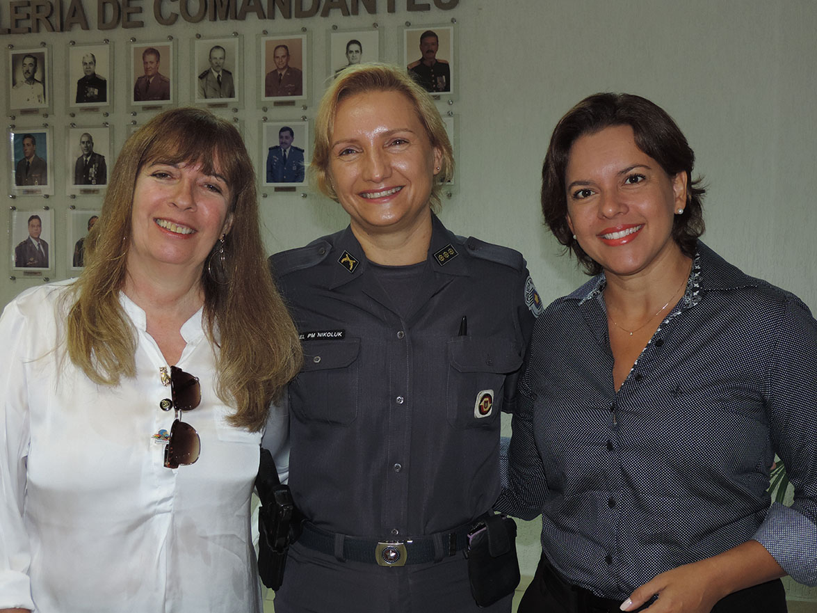 Comandante do CPMI-1 homenageia as mulheres