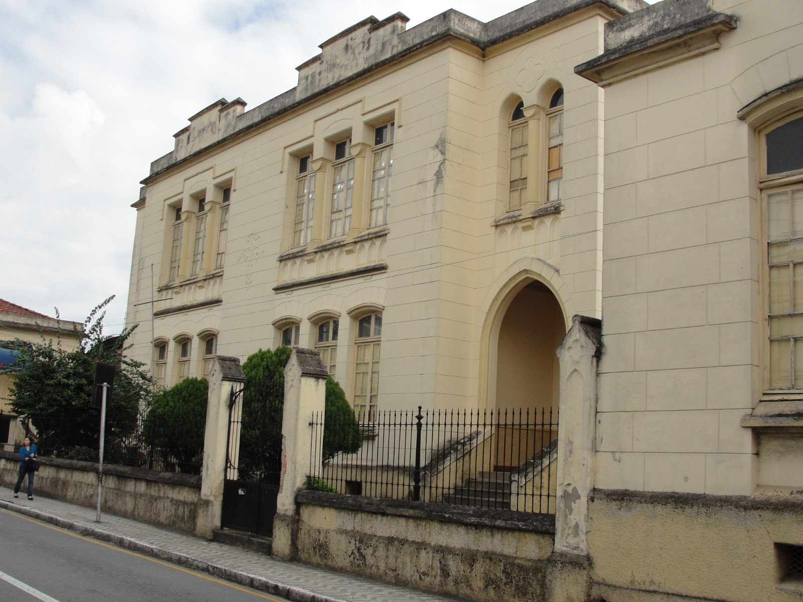 Destino da Escola Lopes Chaves, em Taubaté, é questionado por Padre Afonso Lobato (PV)