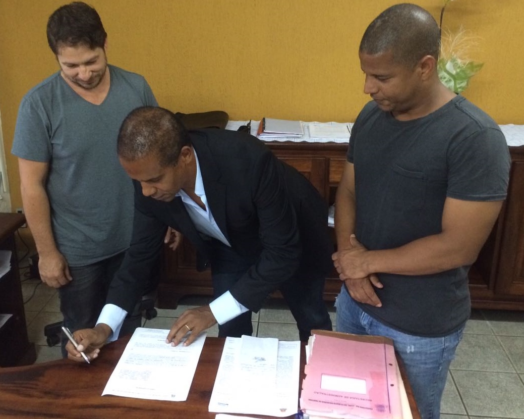 Prefeitura de Ubatuba assina convênio com a Universidade do Inglês