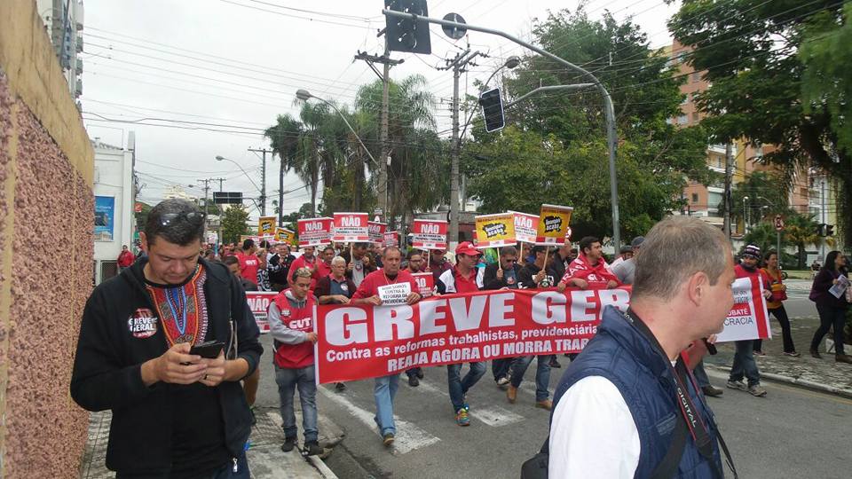 Greve Geral: Manifestação em Taubaté acontece no centro da cidade