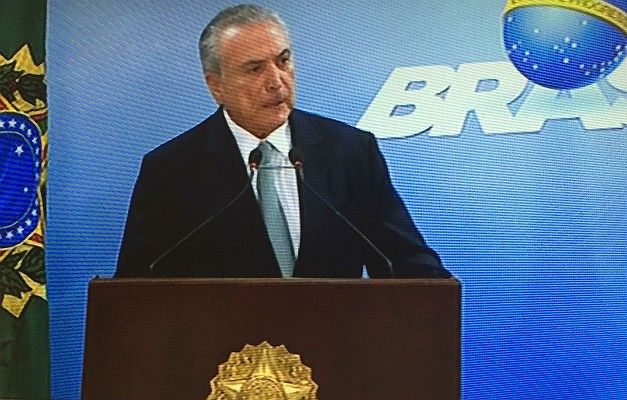 Pela primeira vez, MBL e Vem para Rua pedem renúncia e até prisão de Temer