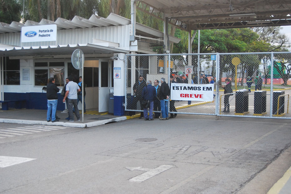 Trabalhadores da Ford entram em greve