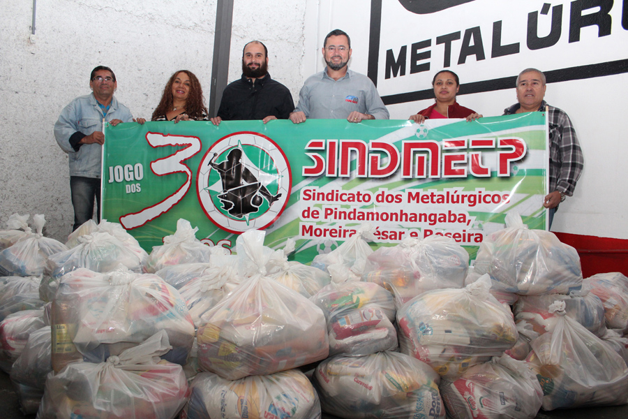 Sindicato dos Metalúrgicos entrega 67 cestas básicas