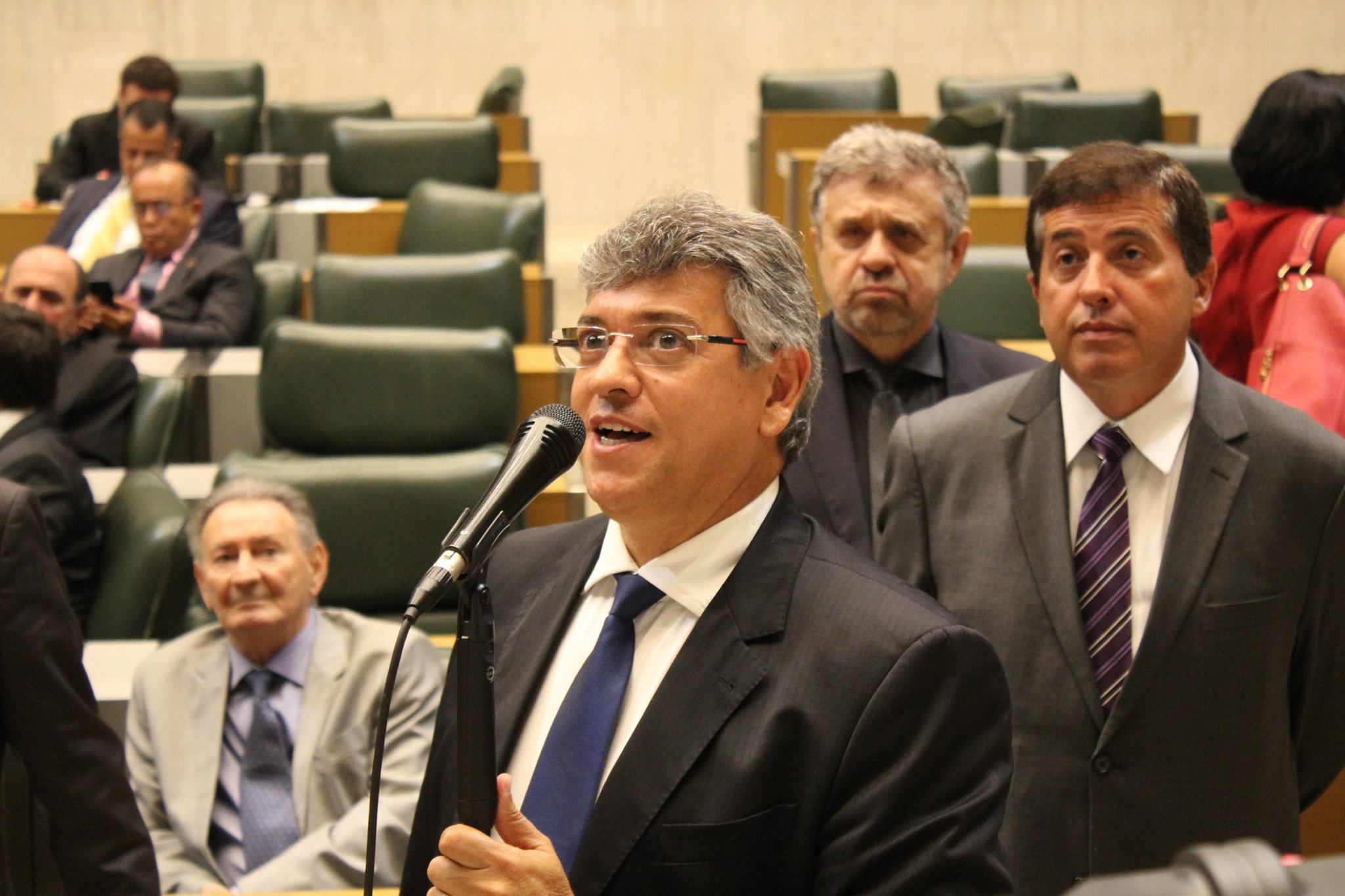 Com voto favorável de Padre Afonso, programa que renegocia dívida de IPVA é aprovado