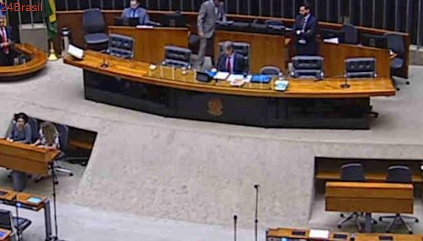 Deputados tentam aprovar emenda que facilita a reeleição