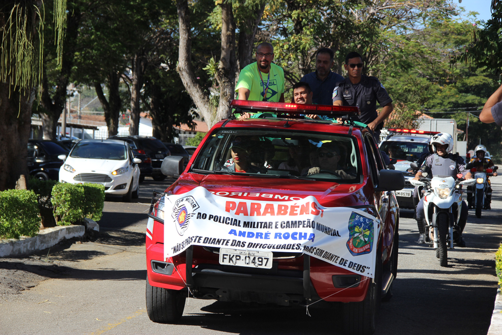 Após ouro em Londres, Taubaté recebe André Rocha com festa