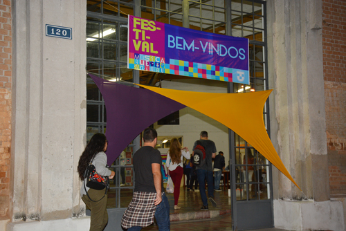 Unitau volta às aulas com muita música e solidariedade