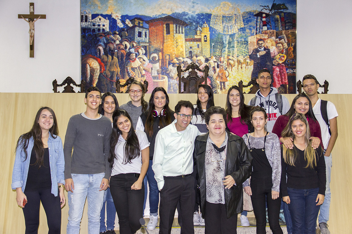 Vereador Dentinho acompanha visita de alunos do Senac na Câmara