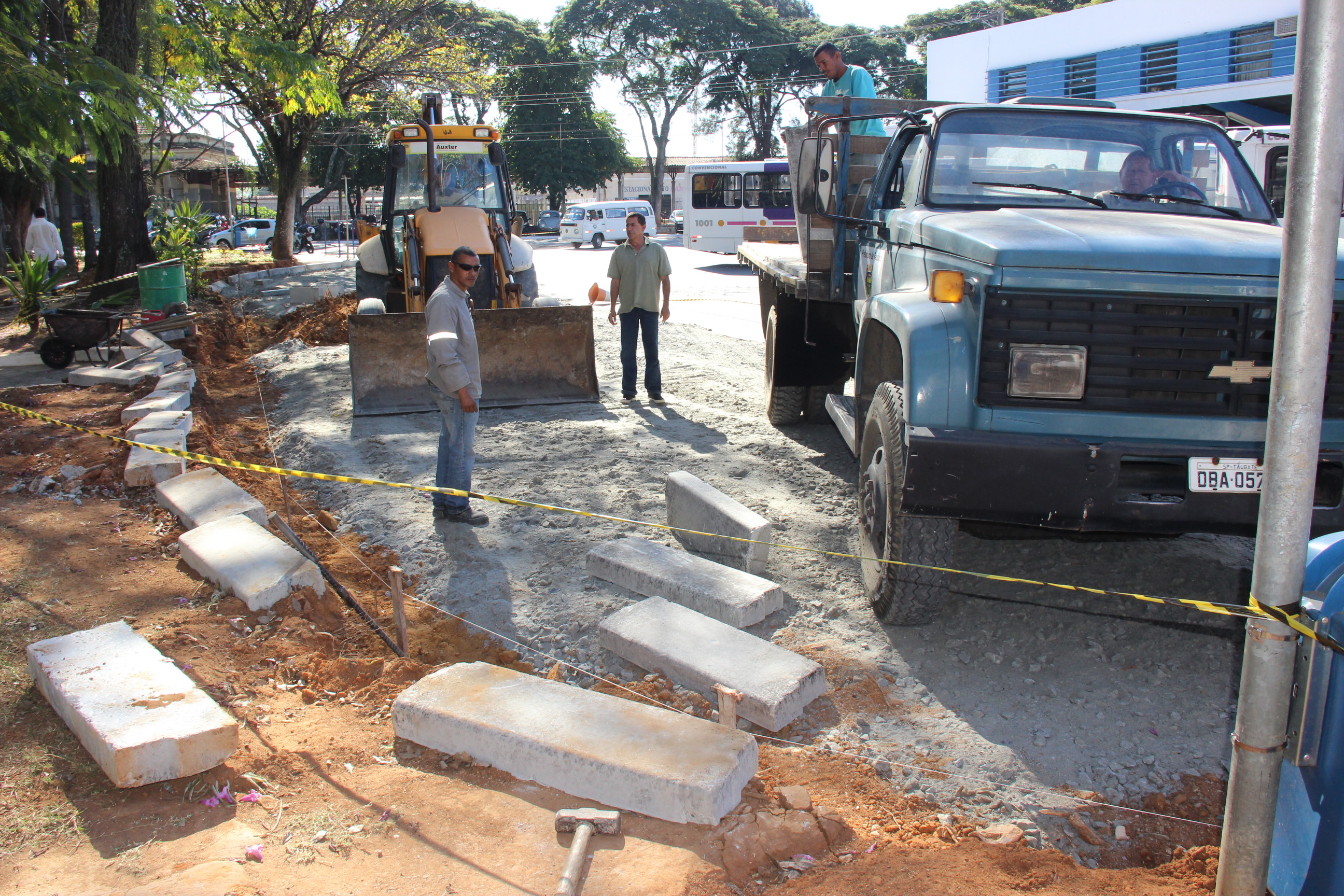Entorno da Rodoviária Velha recebe obras para integração do transporte