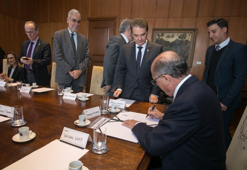 Alckmin firma parceria para prevenir doenças cardiovasculares nas escolas