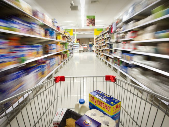 Varejo brasileiro deve recuar 0,4% em 2017, projeta Associação Comercial de SP