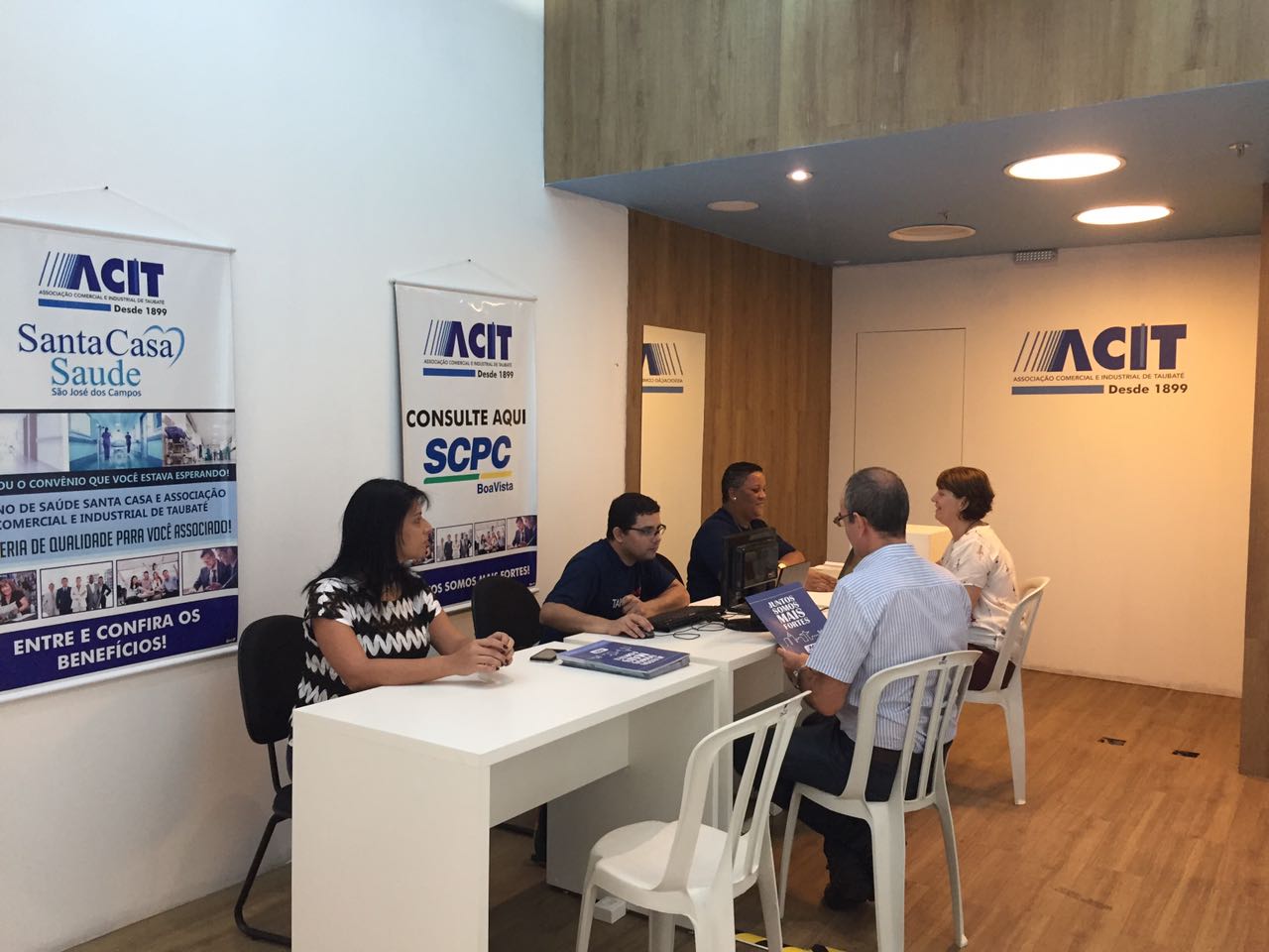 Acit inicia cursos no Taubaté Shopping