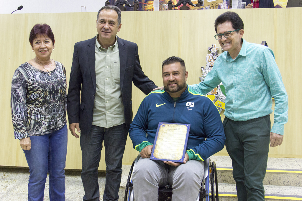 André Rocha recebe moção de aplausos