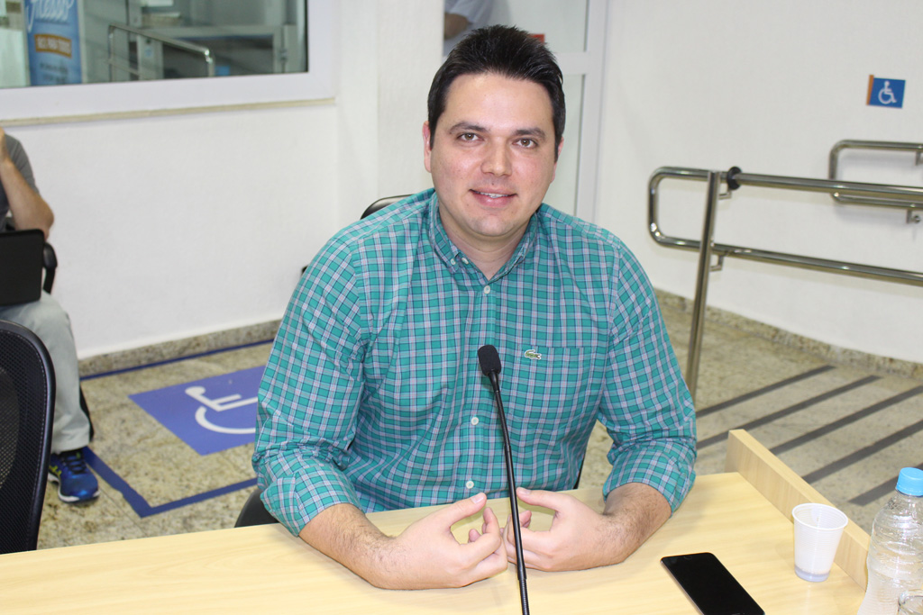 Moção de repúdio: previsão de diminuição do salário mínimo em 2018 é discutida na Câmara