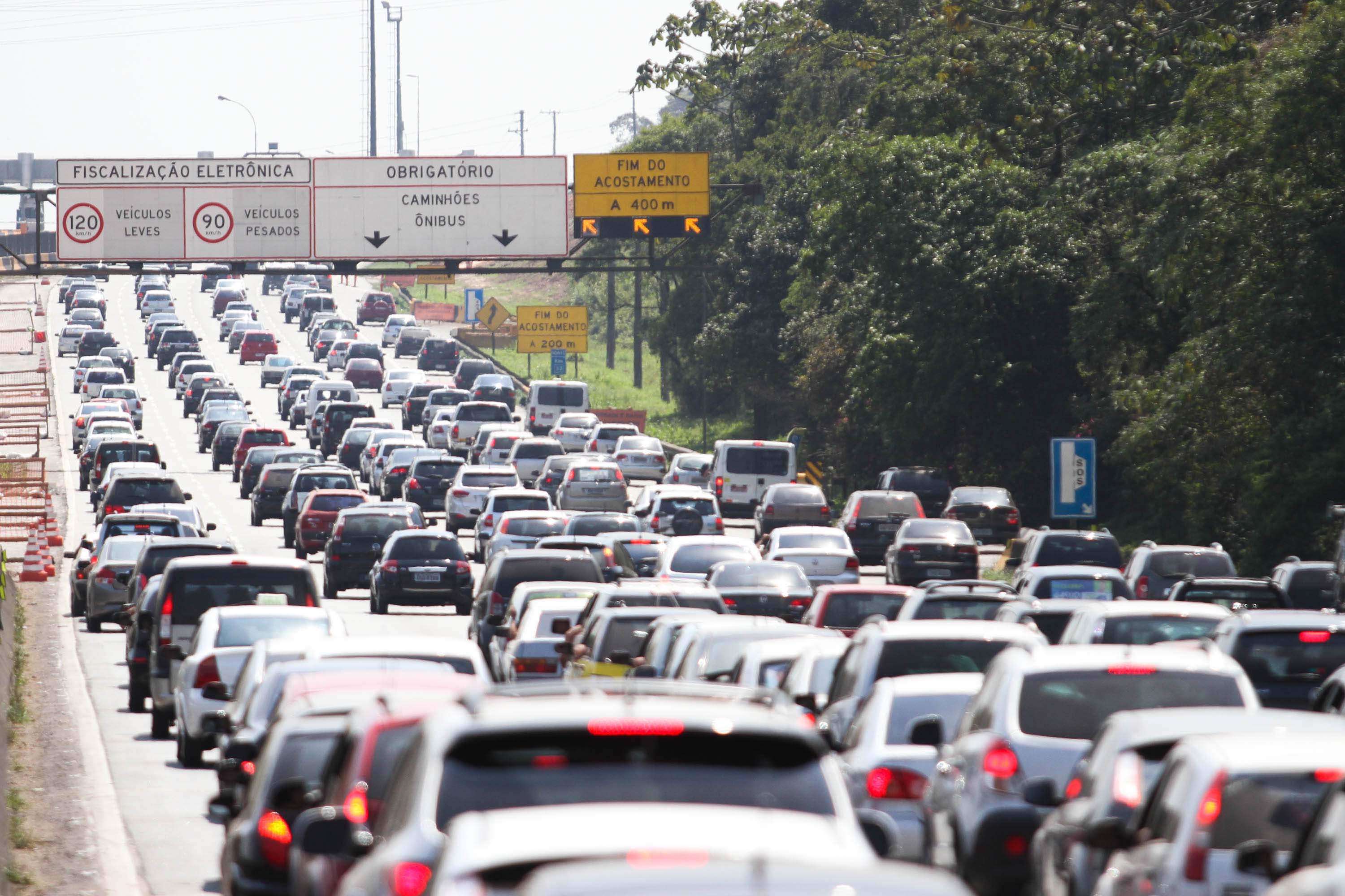 Mais de 2 milhões de veículos devem circular pelas rodovias neste feriado