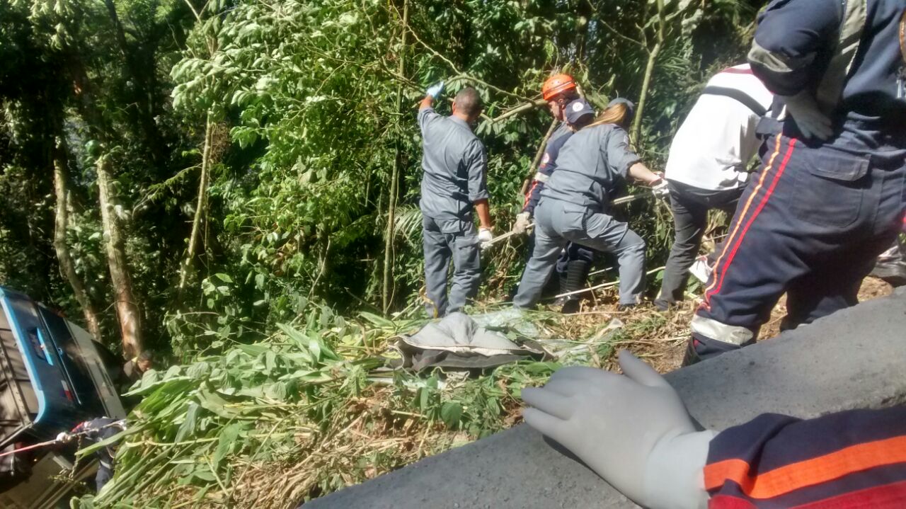 Acidente grave em Ubatuba fecha Rodovia Oswaldo Cruz