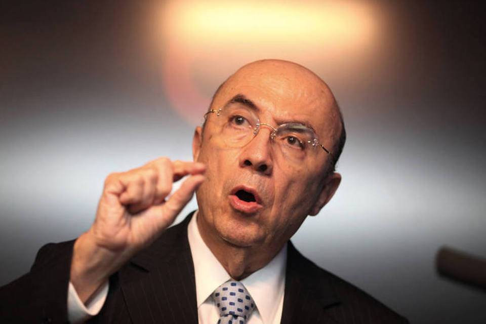 Perdido, Meirelles pede “oração” pela economia