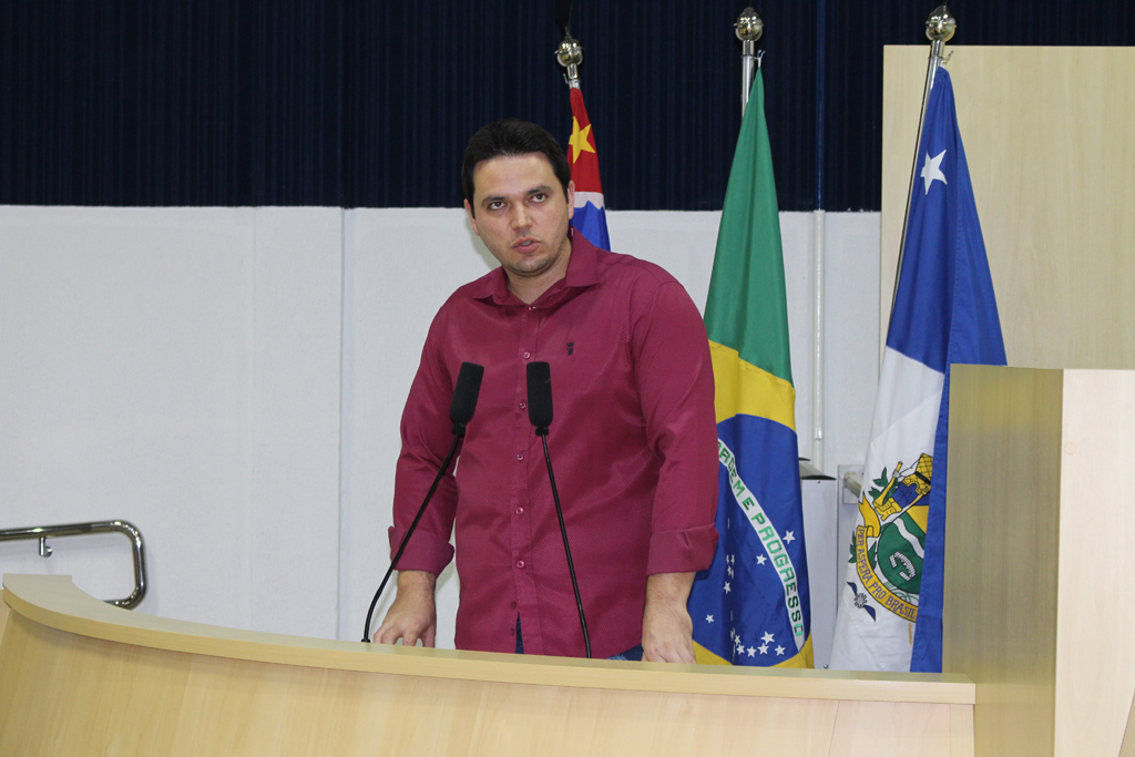 Coletes refletivos para romeiros Vereador pede que CCR Nova Dutra tome providencias urgentemente
