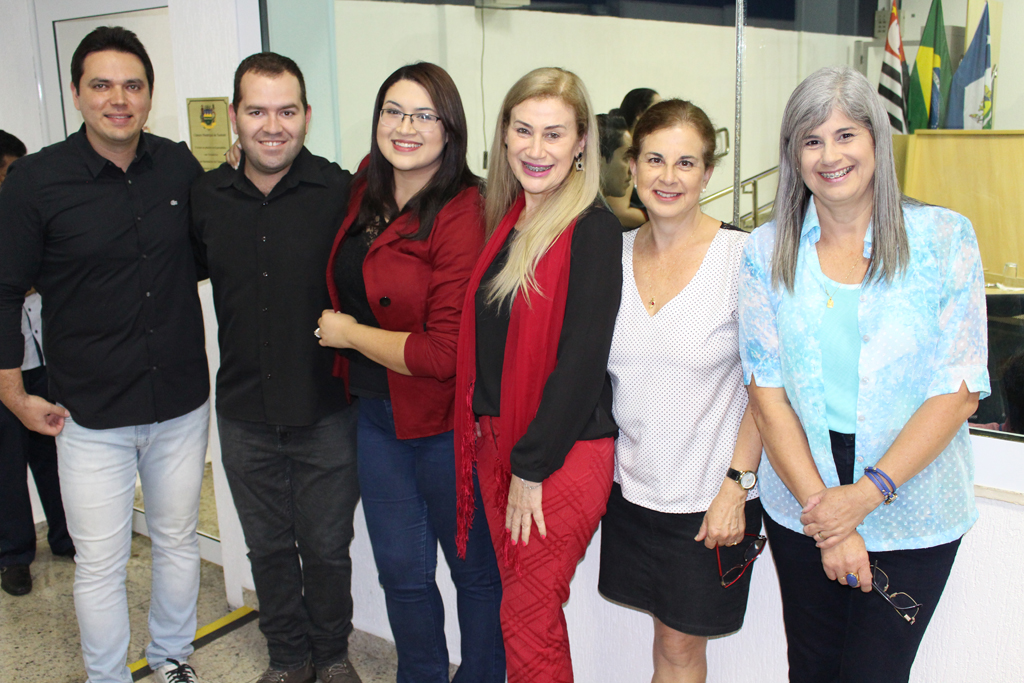 Taubateana vencedora de prêmio internacional de literatura é homenageada na Câmara Municipal