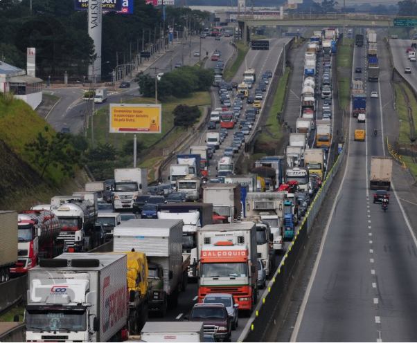Previsão de 2,3 milhões de veículos nas estradas da região devido ao Feriado de Nossa Senhora Aparecida