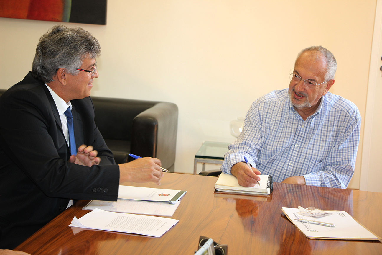 Deputado Padre Afonso comemora restauração da Escola Lopes Chaves