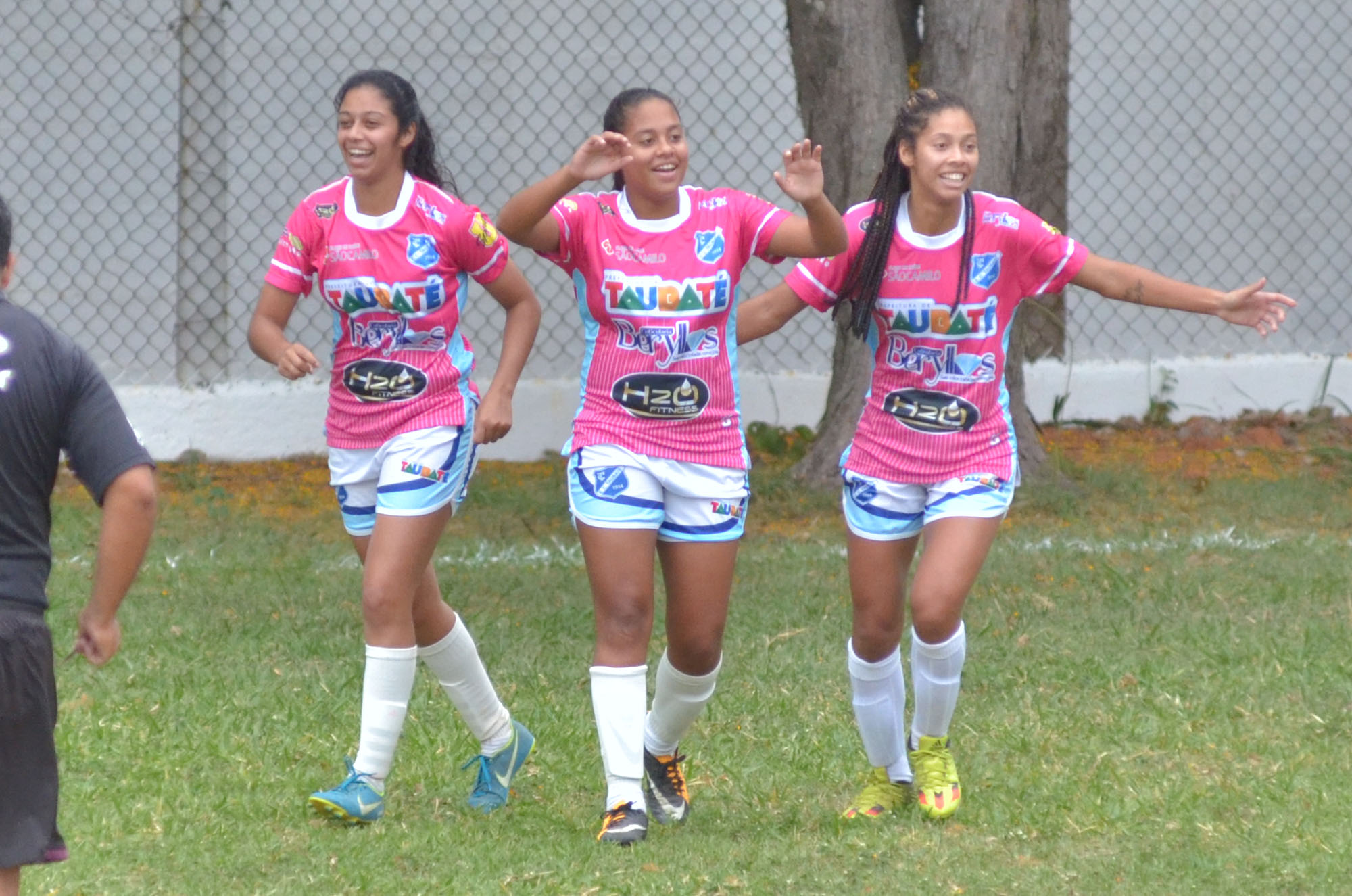 Taubaté segue invicto da Taça Mulher de Futebol Feminino