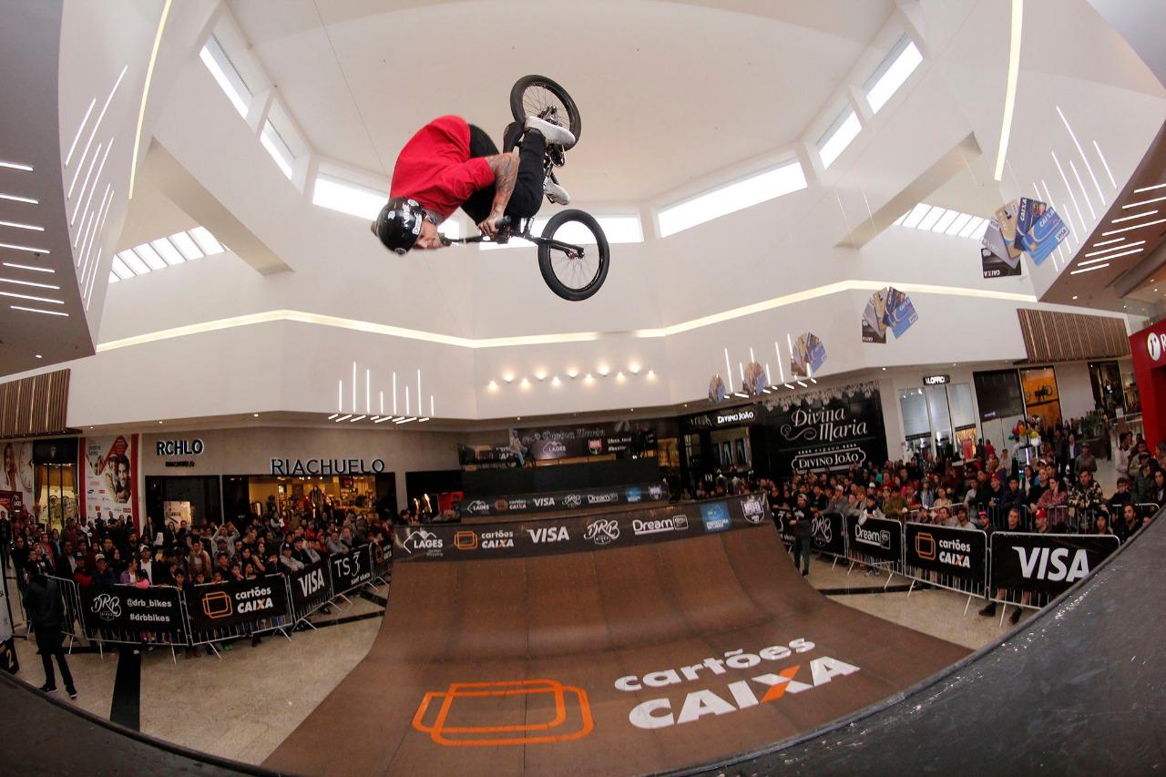 Via Vale recebe atletas de elite na grande final do BMX