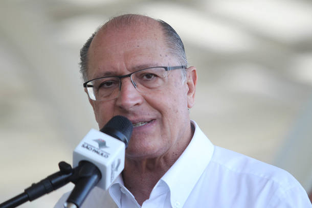 Alckmin prorroga isenção de ICMS para taxistas até abril de 2019