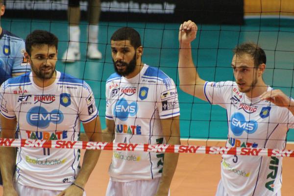 Via Vale é ponto de troca de ingressos para próxima partida de Vôlei