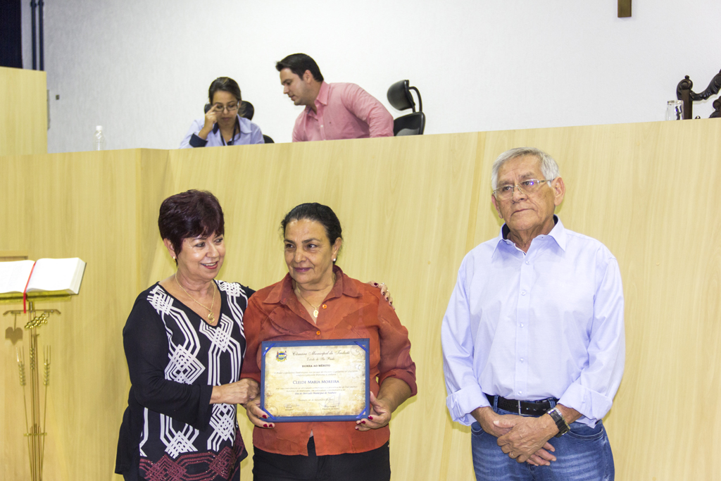 Feirantes recebem homenagem na Câmara de Taubaté