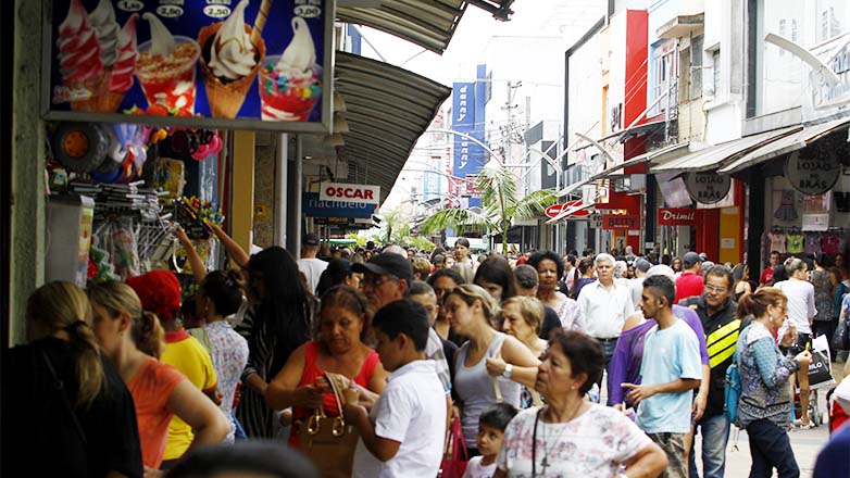 Comércio amplia horários para o Natal em São José
