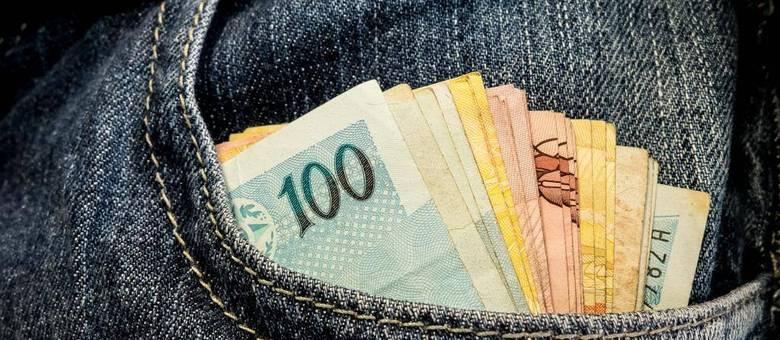 Aposentados e pensionistas começam a receber segunda parcela do 13°