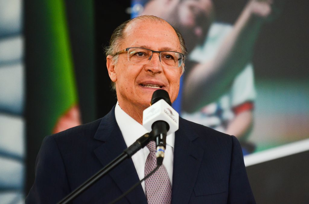 Alckmin anuncia antecipação de pagamento de parcela do 13º salário
