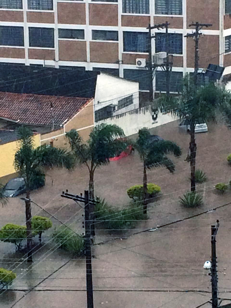 Chuva inunda Taubaté