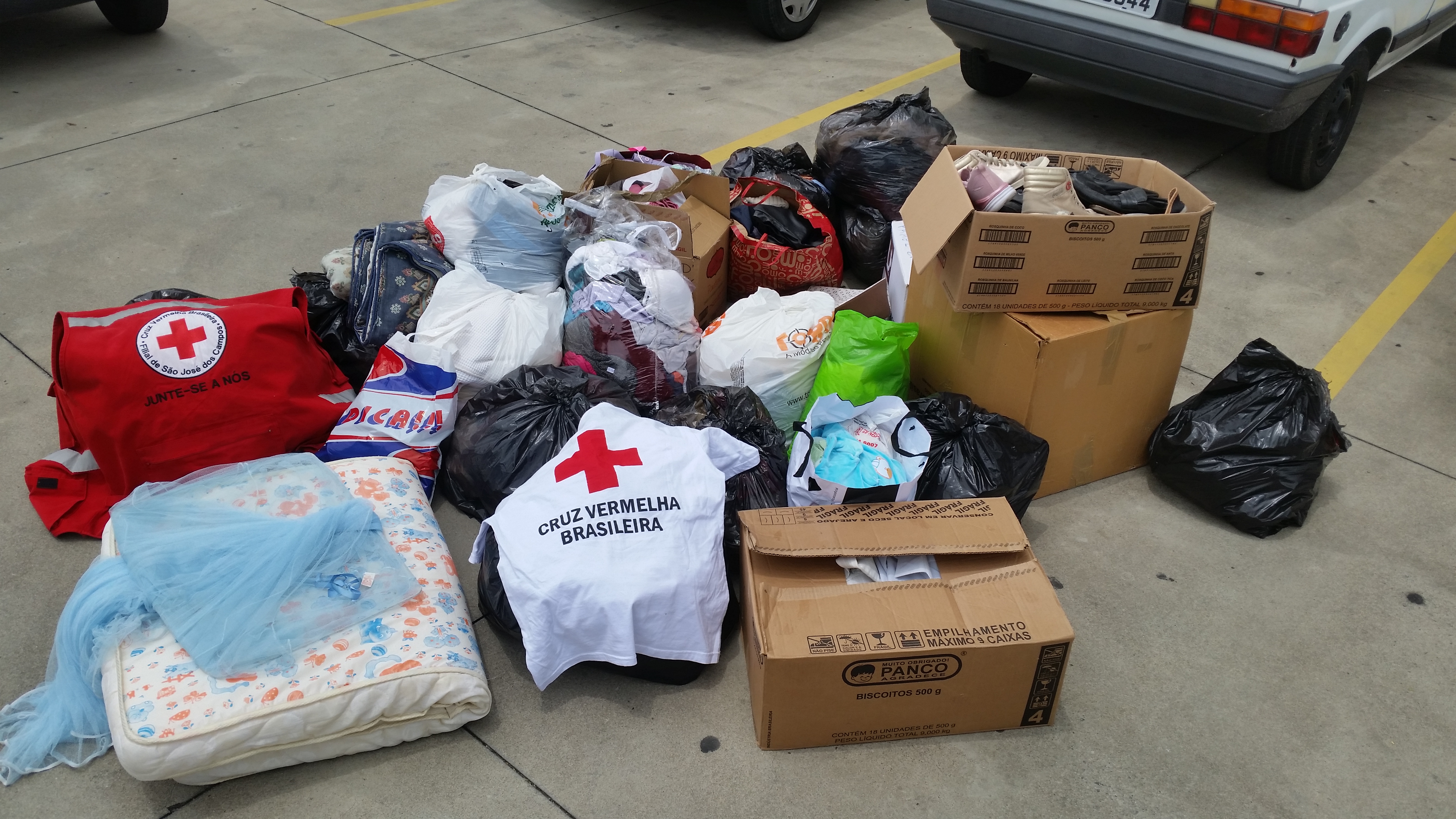 Cruz Vermelha brasileira ajuda vítimas de enchente em Taubaté