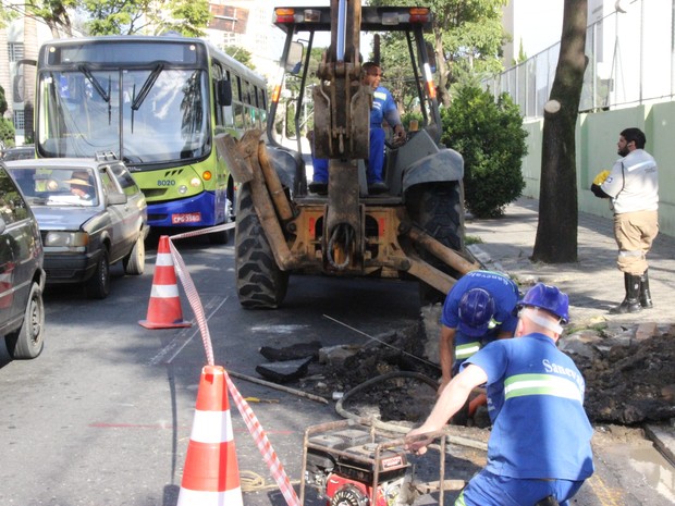 Obras da Sabesp interditam ruas na região da Estiva