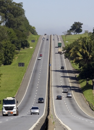 Tráfego da via Dutra passa por mudanças em Cachoeira Paulista, em função de obras