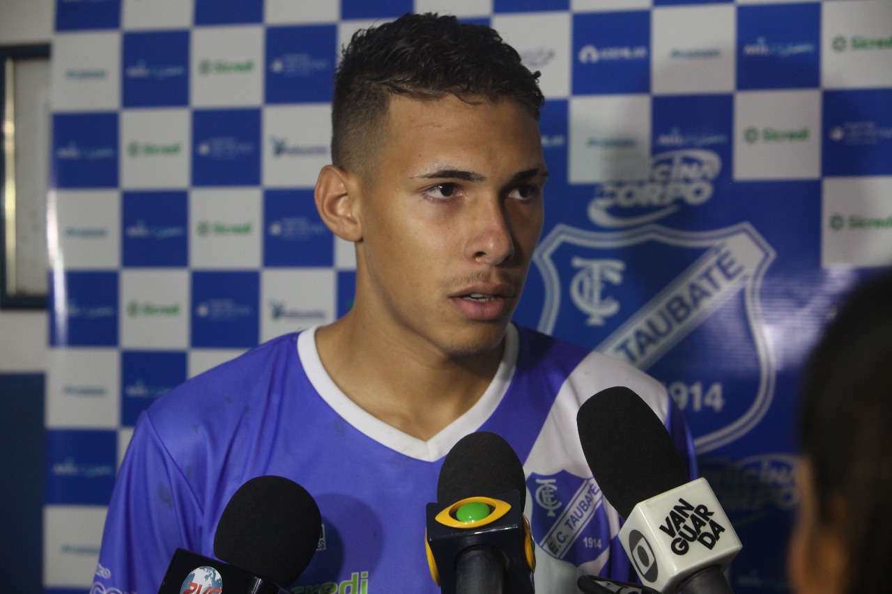 Zagueiro Alberto do Taubaté é repassado ao Palmeiras