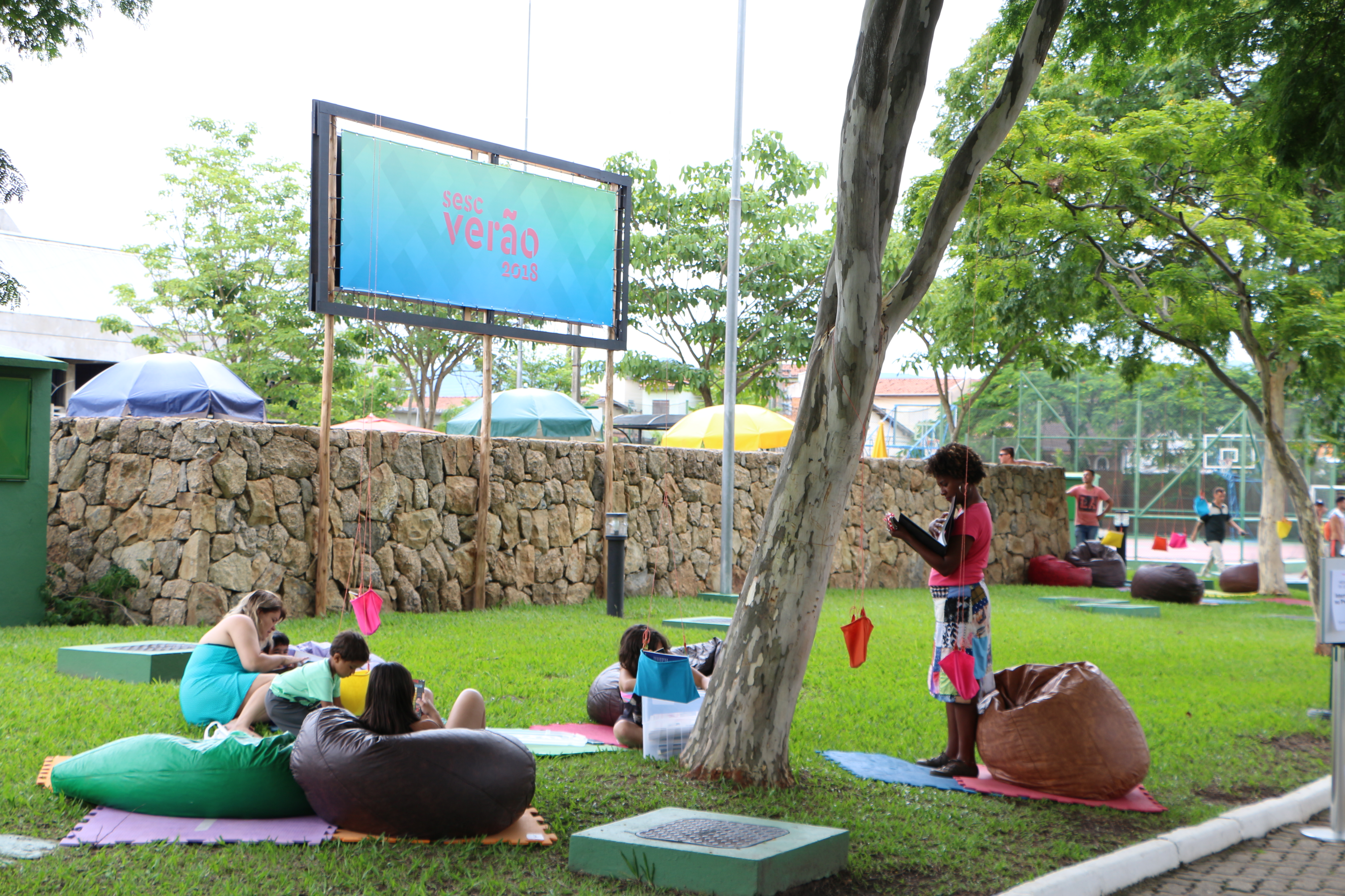 Atividades que estimulam a leitura e criatividade acontecem no Sesc Taubaté