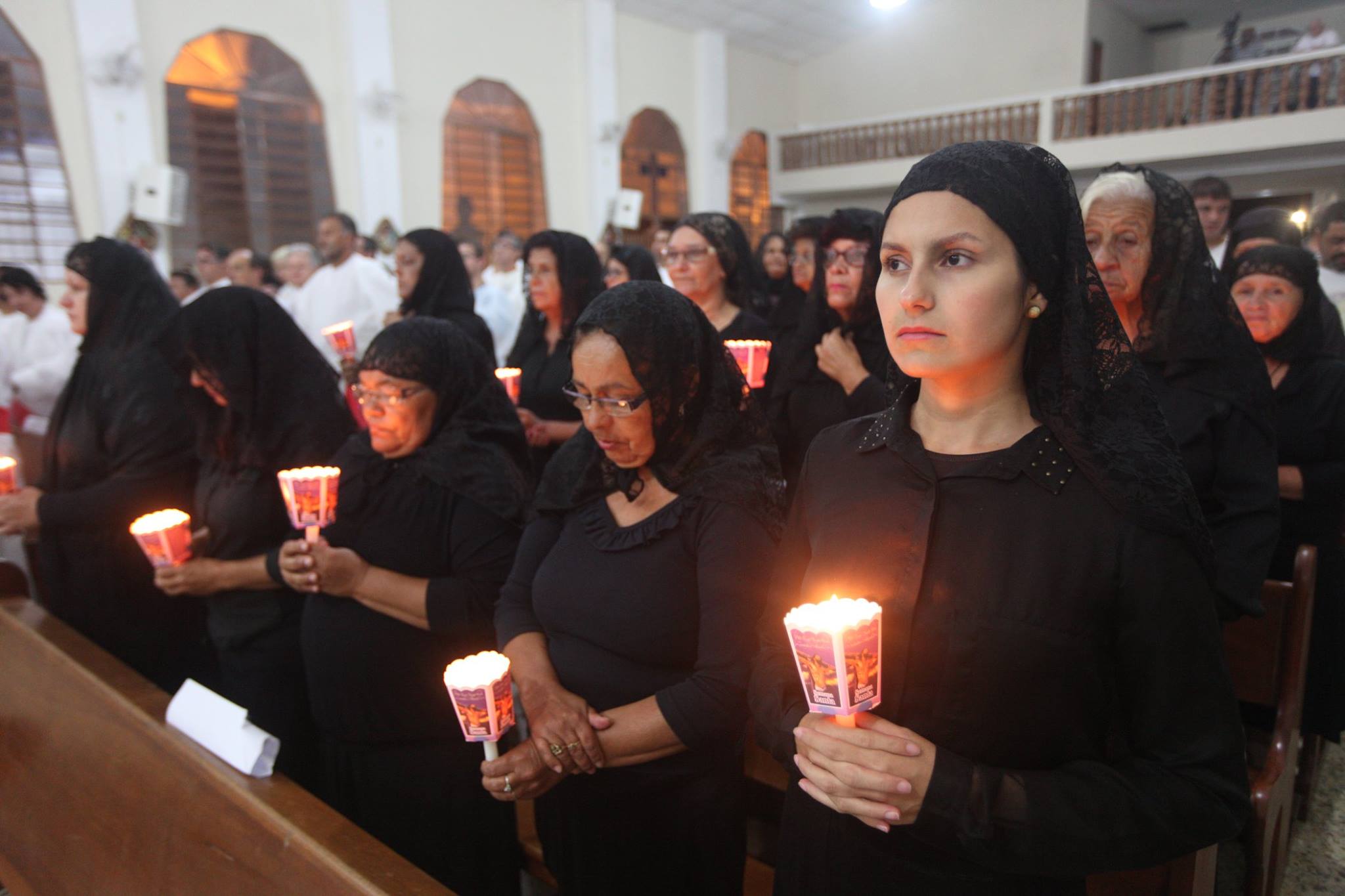 Comunidades Católicas realizam procissão do fogaréu em Taubaté