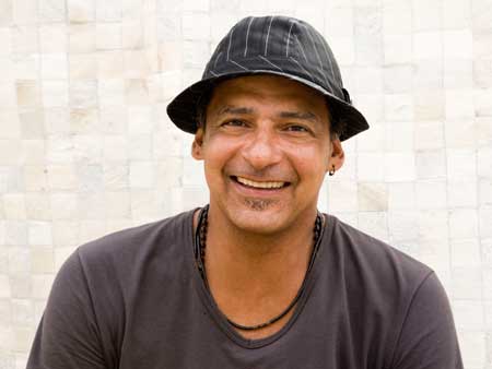 Cláudio Zoli se apresenta no Metrópole