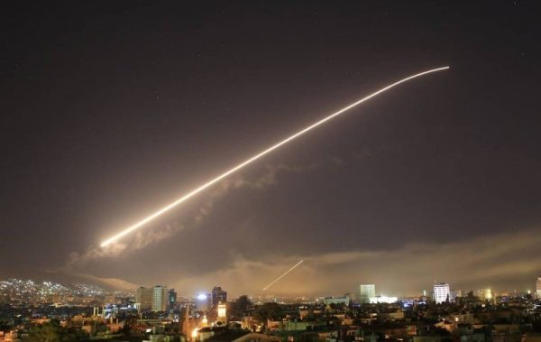 Ataque conjunto dos EUA, França e Reino Unido na Síria já está em andamento