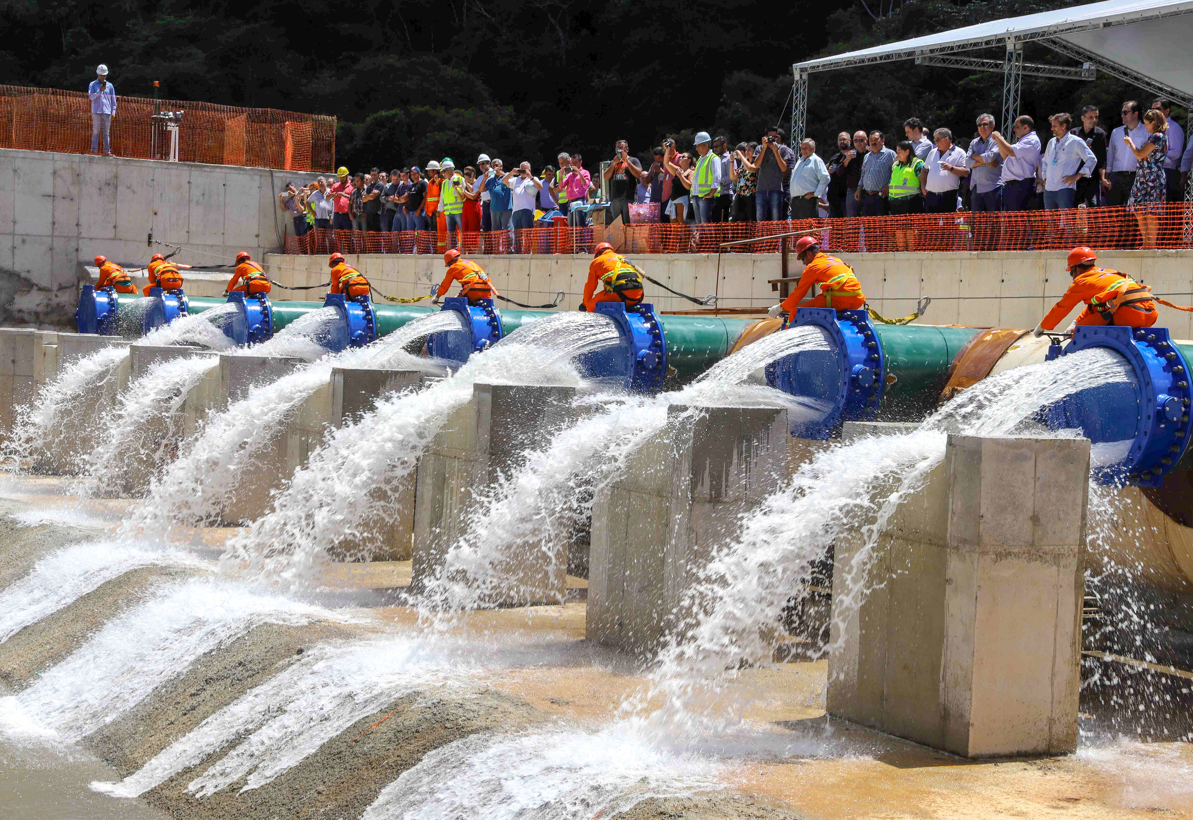 Com sete meses de antecedência, Sabesp começa a bombear água do Cantareira para o Paraíba do Sul
