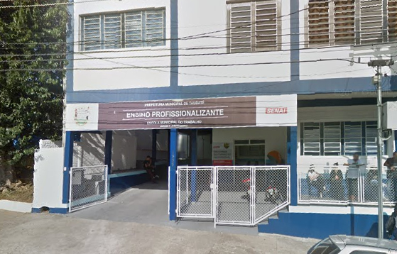 Escola do Trabalho do Centro oferece 100 vagas para cursos nas áreas da beleza e informática