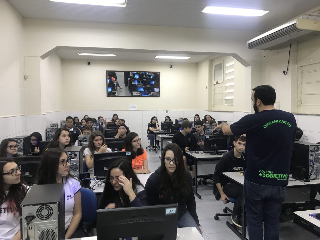 Alunas do Vale do Paraíba participam do Parlamento Jovem Paulista