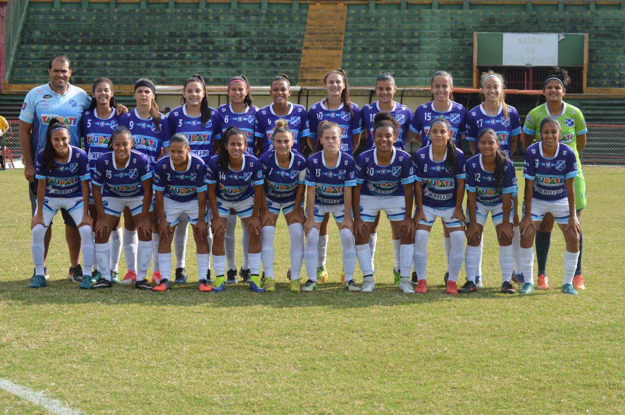 Guerreiras do futebol perdem dentro de casa