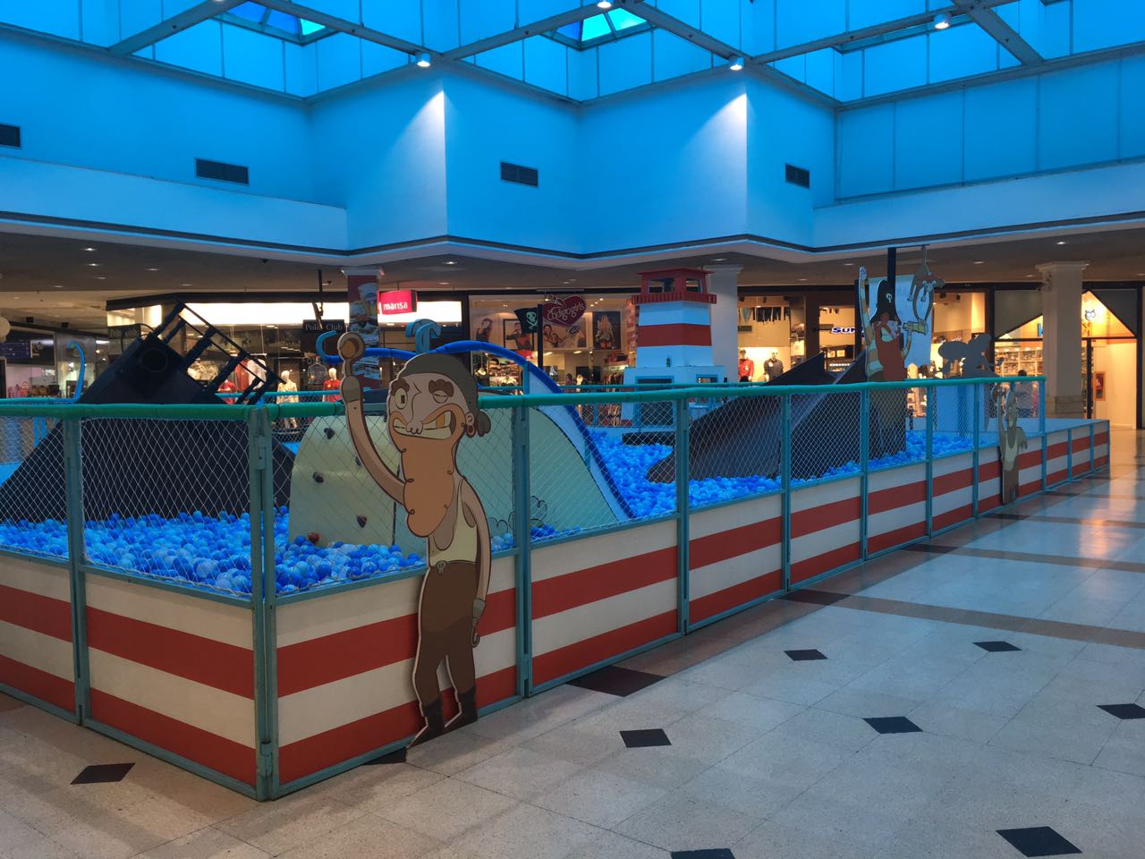 Navio pirata com mais de 150 mil bolinhas chega ao Taubaté Shopping
