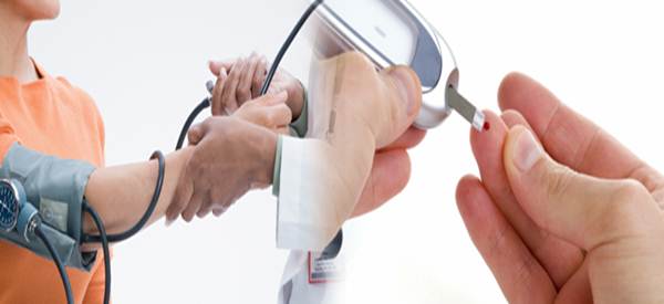 Estudantes de Medicina ajudam a população na prevenção de diabetes e hipertensão